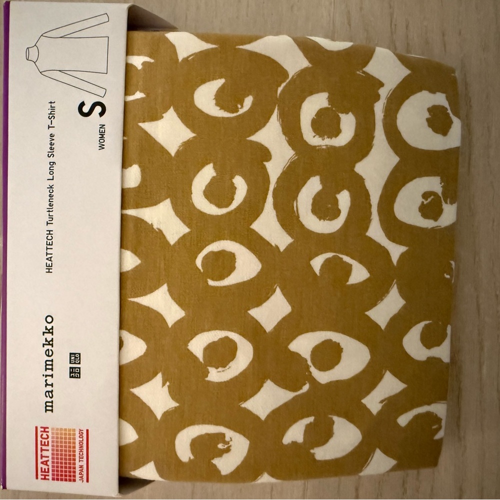 Uniqlo Marimekko HEATTECH Turtleneck Shirt size S NWT